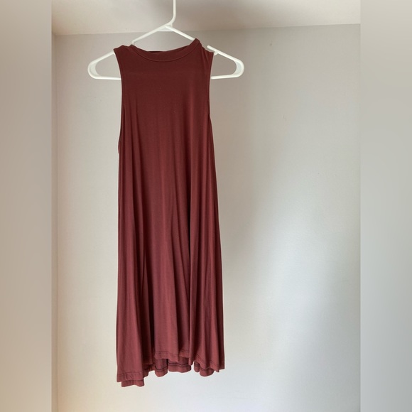 Maroon high neck a-line dress. - Picture 2 of 3